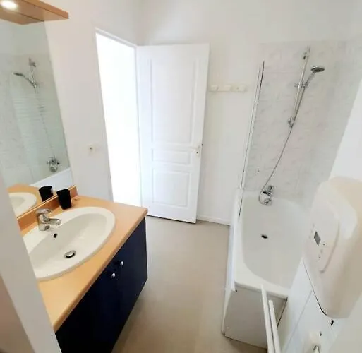 Lrx-0033 - Grand Studio A Moins D'1km De L'ocean * La Rochelle (Charente-Maritime)